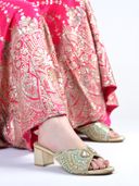 Gold color option, Currently selected