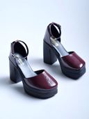 Maroon color option, Currently selected