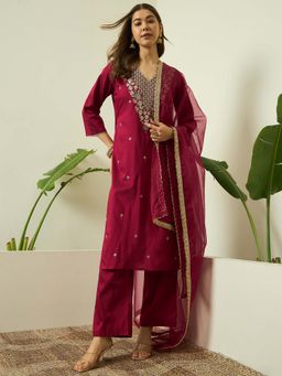 AVANSHEE - Pink Embroidered Silk Blend Kurta with Pant & Dupatta