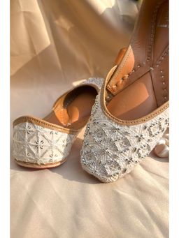House of Vian - Adah Chikankari Juttis