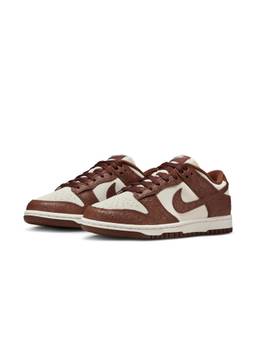 Nike - Womens Dunk Low Sneakers - Brown