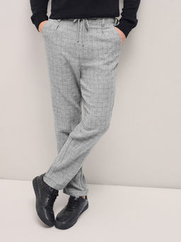 The Bear House - Men's Grey Cotton Checked Tapered Fit Casual Trouser
