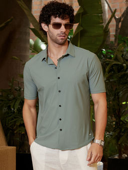 Campus Sutra - Men Green Solid Casual Shirt