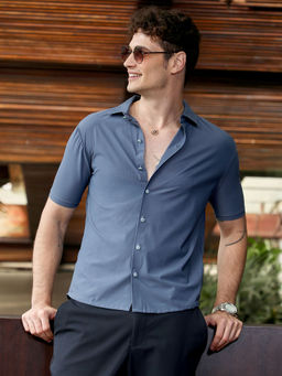 Campus Sutra - Men Blue Solid Casual Shirt