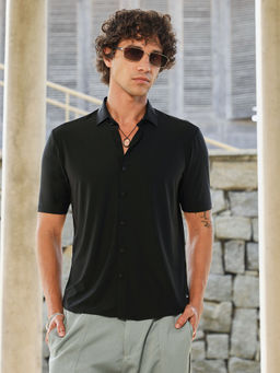 Campus Sutra - Men Black Solid Casual Shirt
