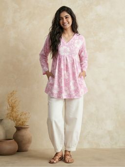 Jaipur Kurti - Pink Printed Cotton Blend V-Neck Kurti
