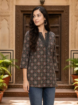 Rangita - Women Black Printed Short Kurti