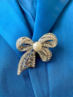 AMOSSH - Bow Ornament Pearl Brooch