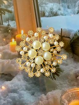 AMOSSH - Snowflake Pearl Studded Brooch