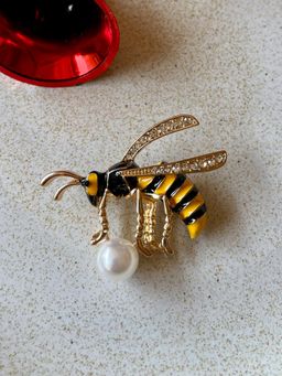 AMOSSH - Wasp Bee Pearly Studded Brooch
