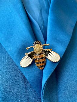 AMOSSH - White Honeybee Studded Brooch