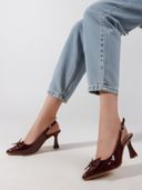 Maroon color option, Currently selected