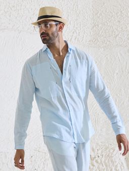 MR BUTTON - Blue Men Solid Spread Collar Casual Shirt