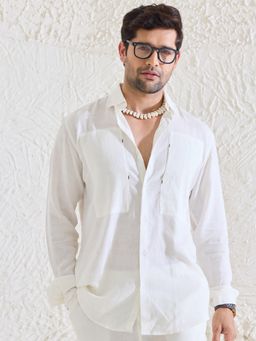 MR BUTTON - White Men Solid Spread Collar Casual Shirt