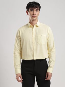 MR BUTTON - Men Yellow Relaxed Opaque Casual Shirt