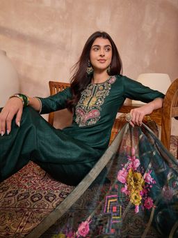 Vaamsi - Women Green Embroidered Kurta Pant With Dupatta