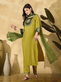 Gahan - Green Crepe Zari Embroidered Kurta with Pant & Dupatta