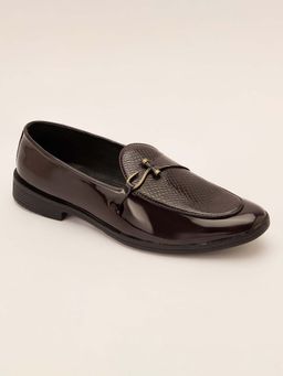 Vastramay - Men Wine Patent Croc-Embossed Buckle Loafers