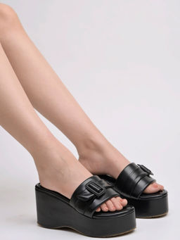 Shoetopia - Buckle Detailed Black Wedges