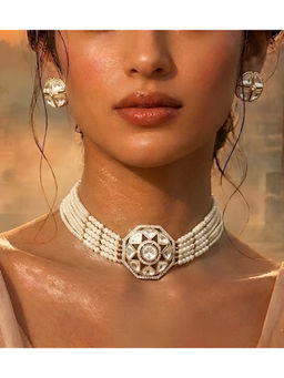 Auraa Trends - Traditional Kundan Pearl Choker Necklace With Stud Earrings