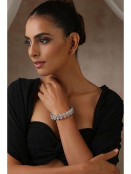 SWABHIMANN - White Fernandes Zirconia Kada