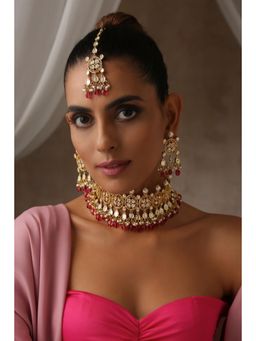 SWABHIMANN - Multicolor Seera Polki And Pearl Choker With Earrings And Maang Tikka