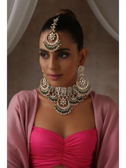 SWABHIMANN - Green Girisha Polki Choker With Earrings And Maang Tikka