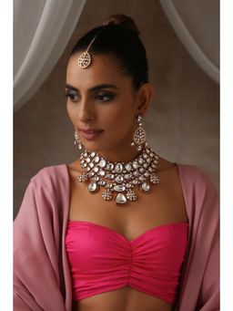 SWABHIMANN - Red Geetha Polki Necklace With Earrings And Maang Tikka
