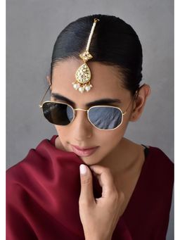 SWABHIMANN - Multicolor Lekha Kundan And Pearl Maang Tikka