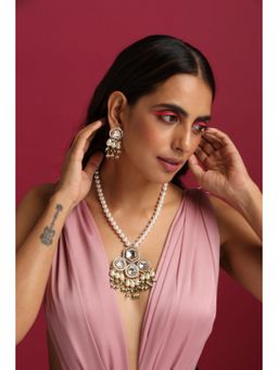SWABHIMANN - White Dakshayni Polki And Pearl Long Necklace With Earrings And Maang Tikka