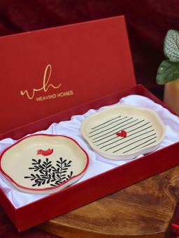 WEAVING HOMES - Birdie & Striped Heart Handmade Dessert plate in a Gift Box
