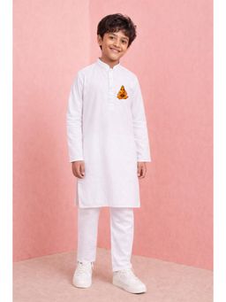 JBN Creation - Boy's White Cotton Humuman Print Kurta Pyjama