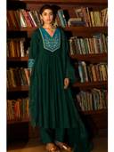 Green color option, Sold out, Currently selected