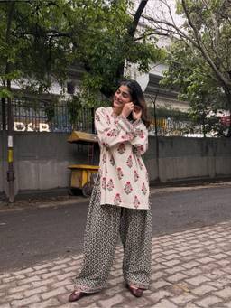 Gahan - Womens Off White Rayon Blend Printed Straight Kurta with Salwar