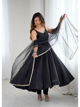 SAJAVAT ETHENIC WEAR - Classic Black Anarkali Kurta and Pant with Embroidered Net Dupatta