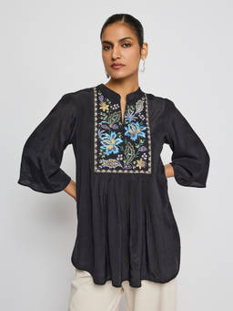 Label Ritu Kumar - Black Loyka Short Top