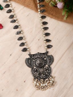 Shoshaa - Silver-Plated Oxidised Handcrafted off White Beaded Necklace