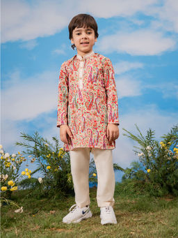 Vastramay - Paisley Regular Fit Kurta and Pyjama (Set of 2)