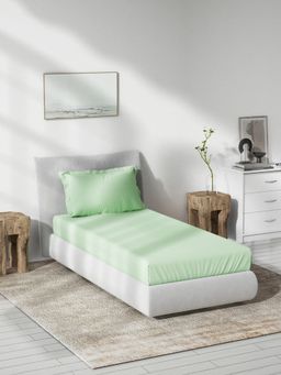 Ddecor Live Beautiful - Plain King 180 TC Bedsheet With 2 Pillow Covers - Green