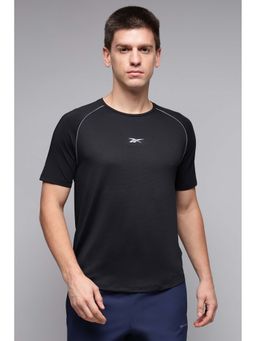 Reebok - Men Black Textured T-Shirt