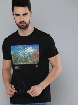 Levi's - Black Beauty Graphic T-shirt
