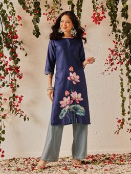 Silk Land - Women's Rayon Regular Straight Floral Printed Kurta