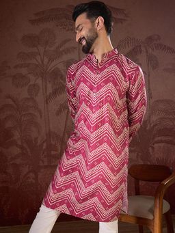 ETHNIC BAY - Men Silk Blend Magenta Geometric Kurta with Pyjama