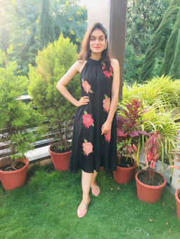 Tasveer India - Women Black Floral Embroidered Midi Dress