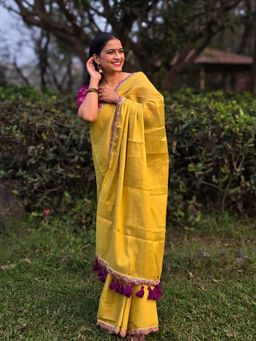 APAAPI THREADS OF GLORY - Yellow Tissue Saree Without Blouse