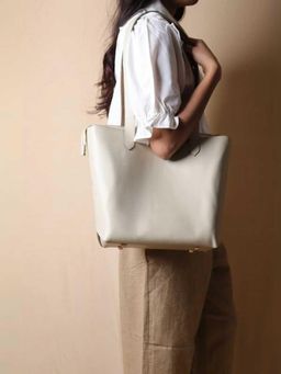 The Bicyclist - Off-White Tote Handbag With Zipped Closure: Lilly