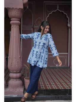 Do Dhaage - Blue Printed V-Neck Top