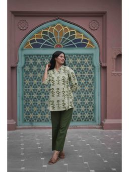 Do Dhaage - Green Printed V-Neck Top