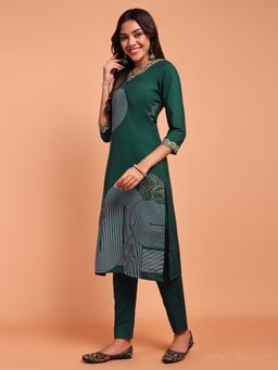 DISHWA FASHION - Green Embroidered V-Neck Kurta & Pant