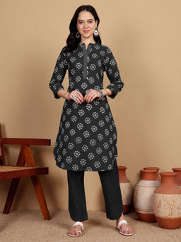 Varanga - Women Black Printed Kurta With Solid Pant (Set of 2)